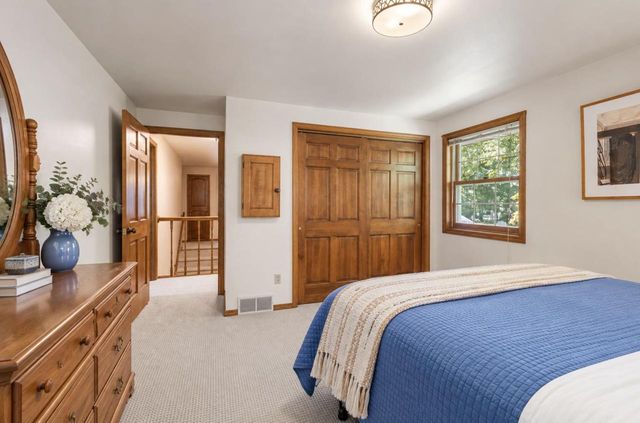 425 E FOX RUN CIRCLE, Green Bay, WI 54311
