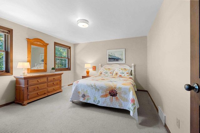425 E FOX RUN CIRCLE, Green Bay, WI 54311