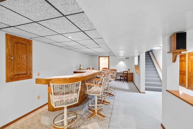 425 E FOX RUN CIRCLE, Green Bay, WI 54311