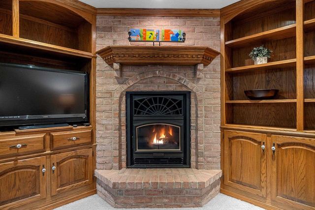 425 E FOX RUN CIRCLE, Green Bay, WI 54311