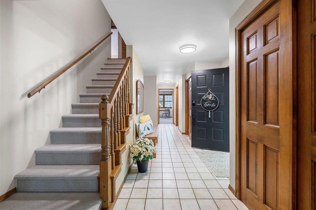 425 E FOX RUN CIRCLE, Green Bay, WI 54311