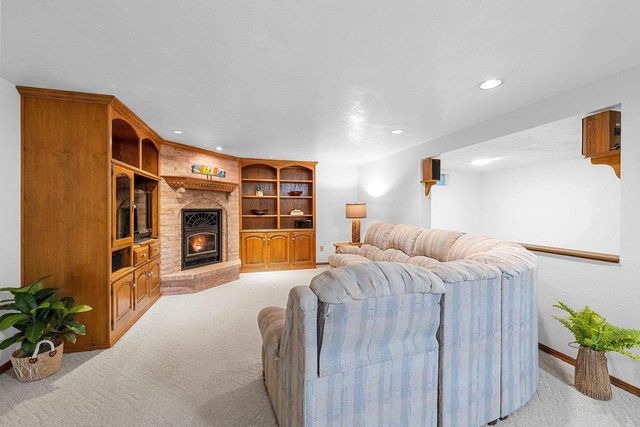 425 E FOX RUN CIRCLE, Green Bay, WI 54311