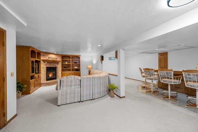 425 E FOX RUN CIRCLE, Green Bay, WI 54311