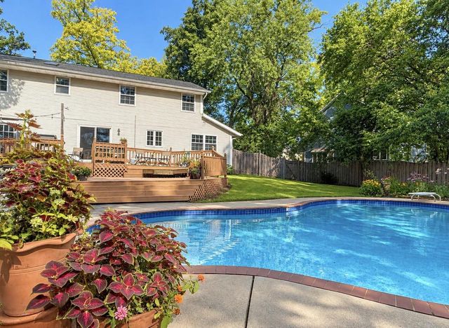 425 E FOX RUN CIRCLE, Green Bay, WI 54311