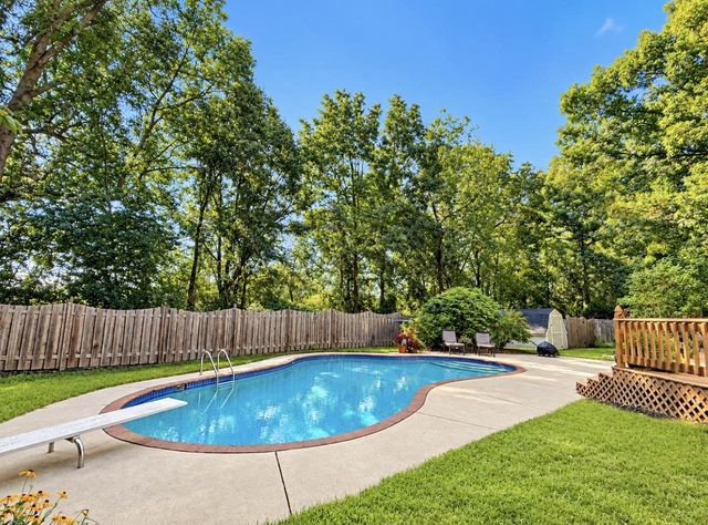 425 E FOX RUN CIRCLE, Green Bay, WI 54311