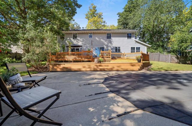 425 E FOX RUN CIRCLE, Green Bay, WI 54311