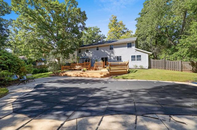 425 E FOX RUN CIRCLE, Green Bay, WI 54311