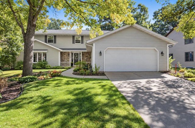 425 E FOX RUN CIRCLE, Green Bay, WI 54311