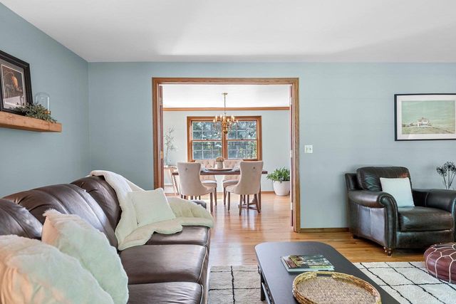 425 E FOX RUN CIRCLE, Green Bay, WI 54311
