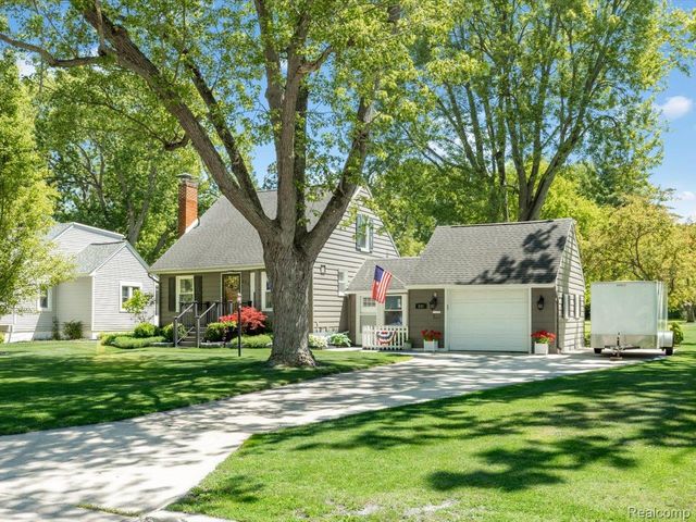 832 N 9th Street, St. Clair, MI 48079