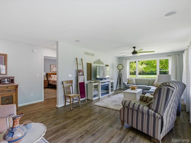 832 N 9th Street, St. Clair, MI 48079