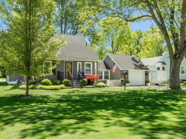 832 N 9th Street, St. Clair, MI 48079