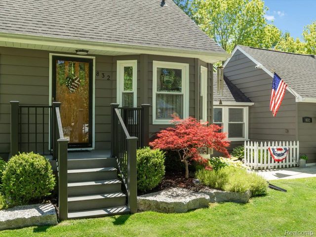 832 N 9th Street, St. Clair, MI 48079