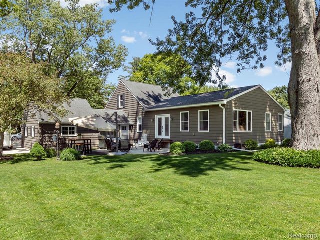 832 N 9th Street, St. Clair, MI 48079