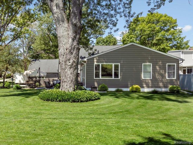 832 N 9th Street, St. Clair, MI 48079