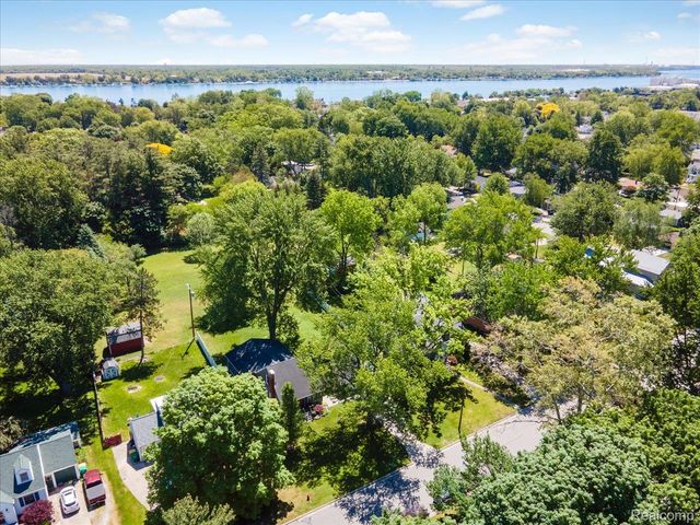 832 N 9th Street, St. Clair, MI 48079
