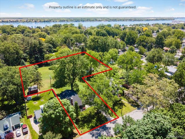 832 N 9th Street, St. Clair, MI 48079