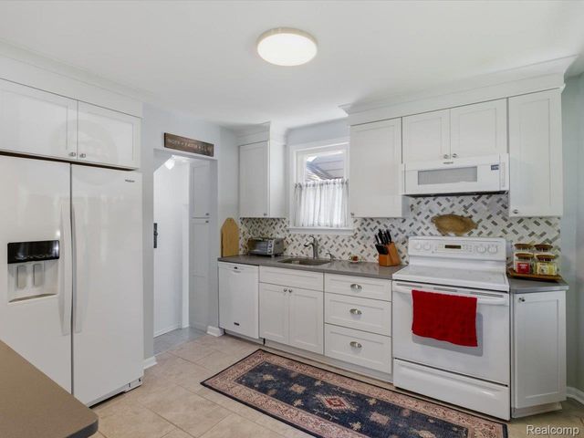 832 N 9th Street, St. Clair, MI 48079