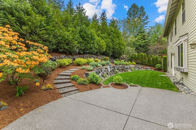 423 Sky Country Way NW, Issaquah, WA 98027