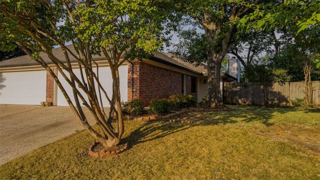 6616 Parkview Lane, North Richland Hills, TX 76182