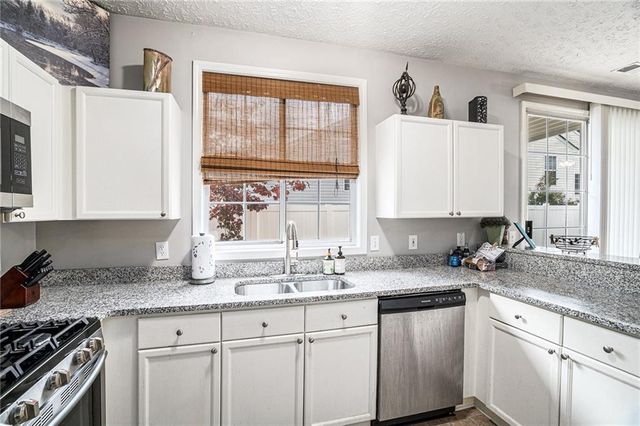 286 Windcroft NW Circle, Acworth, GA 30101