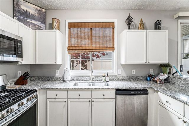 286 Windcroft NW Circle, Acworth, GA 30101