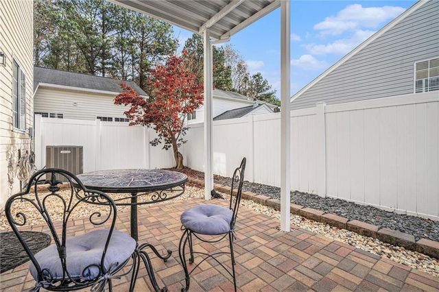 286 Windcroft NW Circle, Acworth, GA 30101