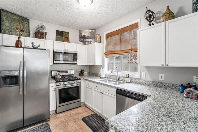 286 Windcroft NW Circle, Acworth, GA 30101