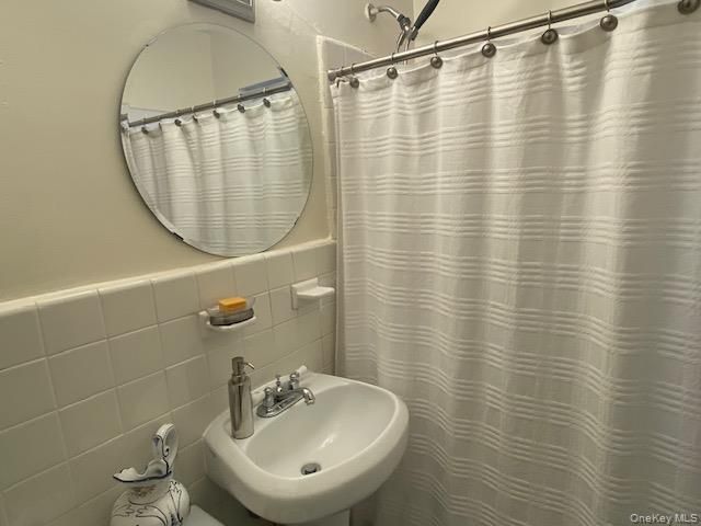 260-17 75th Avenue Duplex, Glen Oaks, NY 11004