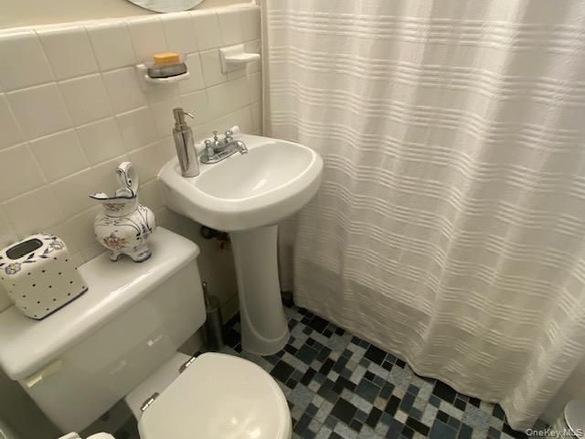 260-17 75th Avenue Duplex, Glen Oaks, NY 11004