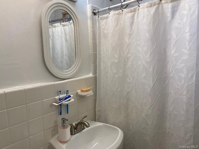 260-17 75th Avenue Duplex, Glen Oaks, NY 11004