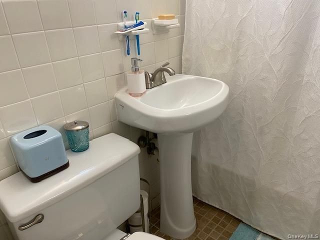 260-17 75th Avenue Duplex, Glen Oaks, NY 11004