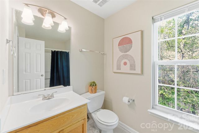 921 Grass Hollow Court, Charlotte, NC 28216