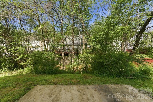 921 Grass Hollow Court, Charlotte, NC 28216