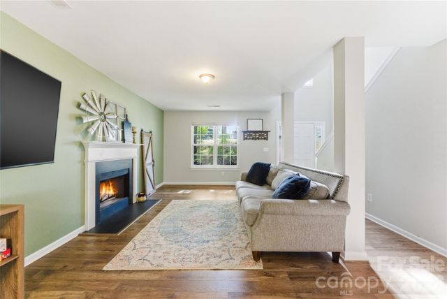 921 Grass Hollow Court, Charlotte, NC 28216