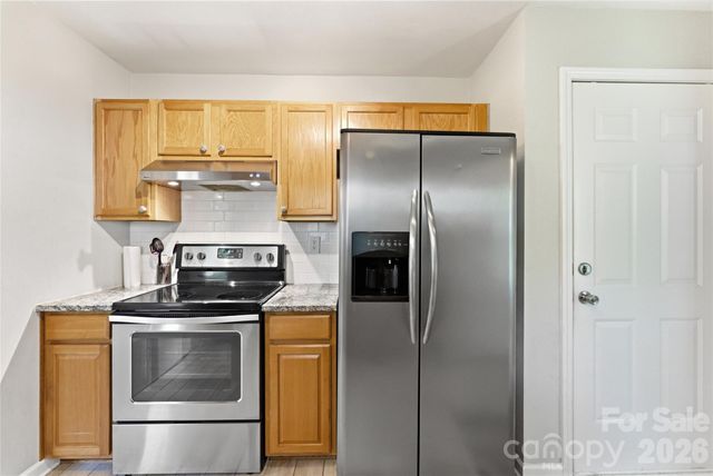 921 Grass Hollow Court, Charlotte, NC 28216