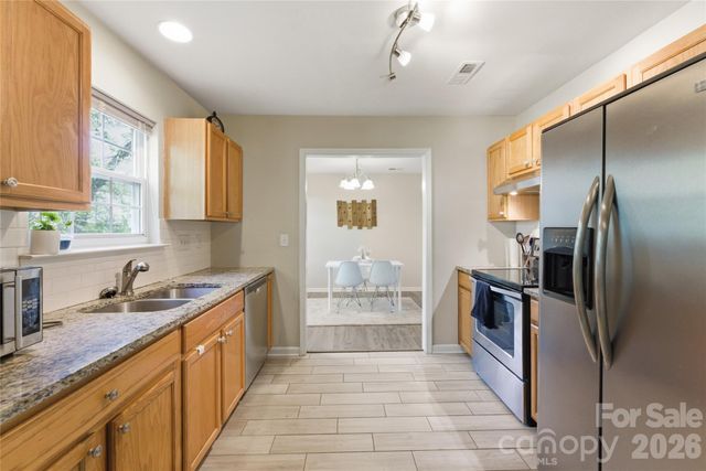 921 Grass Hollow Court, Charlotte, NC 28216