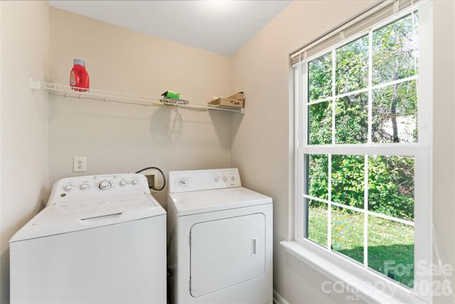 921 Grass Hollow Court, Charlotte, NC 28216