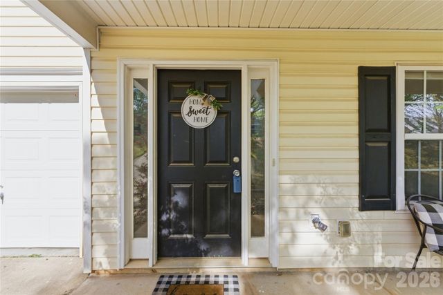 921 Grass Hollow Court, Charlotte, NC 28216