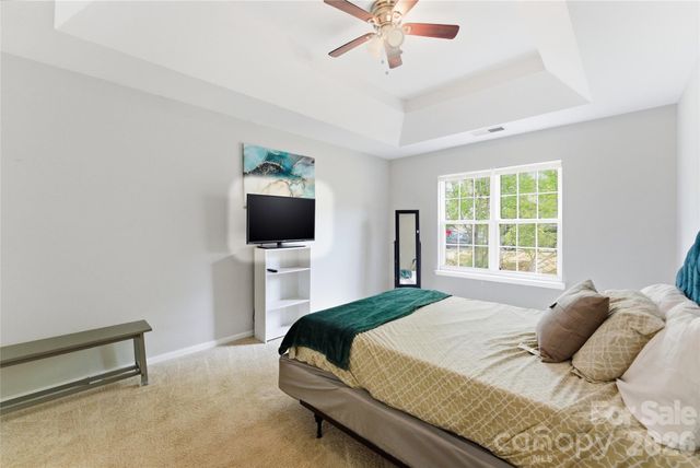 921 Grass Hollow Court, Charlotte, NC 28216