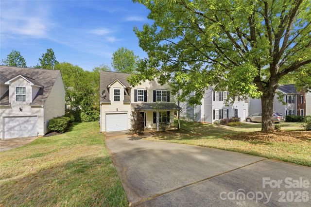 921 Grass Hollow Court, Charlotte, NC 28216