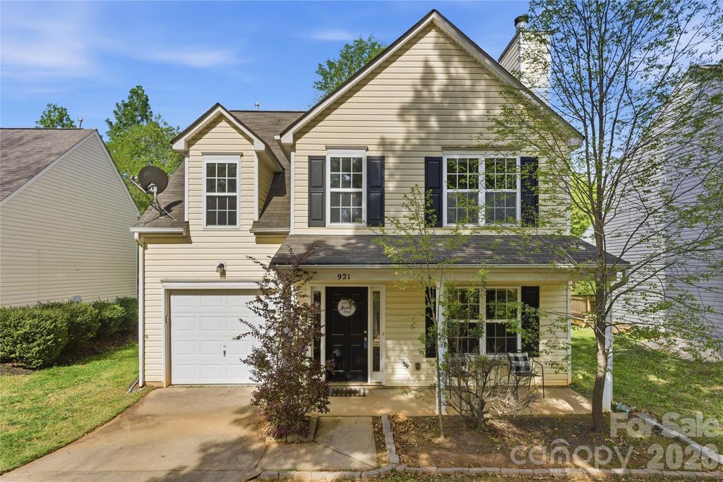 921 Grass Hollow Court, Charlotte, NC 28216