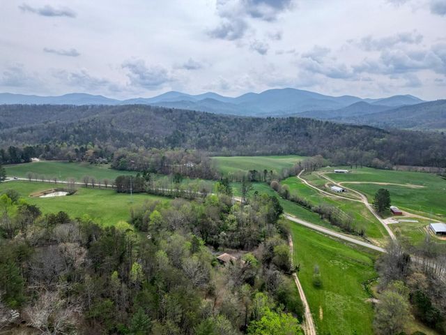 18 Strawberry Ridge, Blairsville, GA 30512