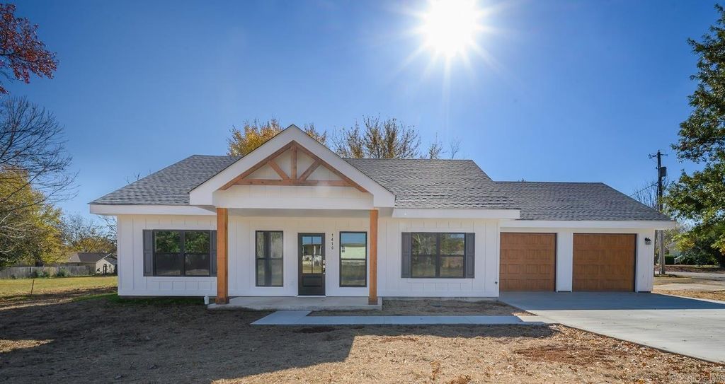 1410 Port Arthur, Mena, AR 71953