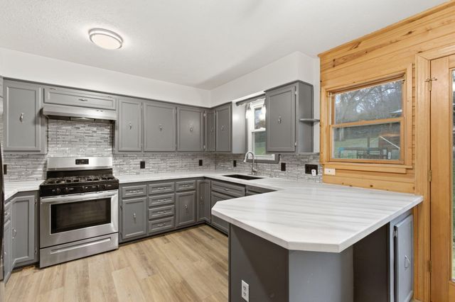 155 PARKWOOD Drive, Council Bluffs, IA 51503