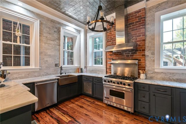 2217 W Grace St, Richmond, VA 23220