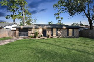 10526 Hollyglen Drive, Houston, TX 77016