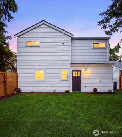 11028 Evanston Avenue N, Seattle, WA 98133