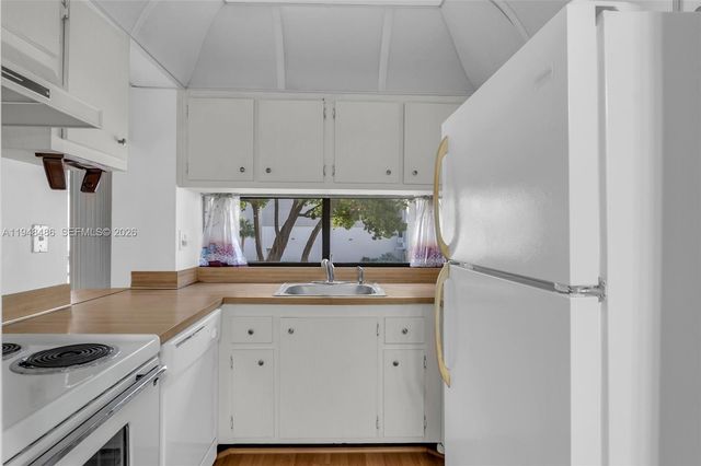 16909 N Bay Rd 217, Sunny Isles Beach, FL 33160