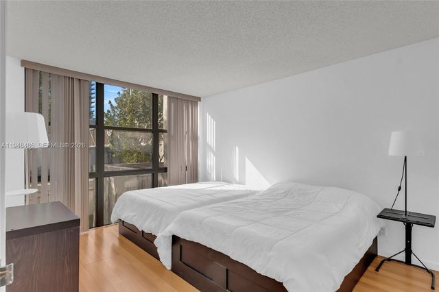 16909 N Bay Rd 217, Sunny Isles Beach, FL 33160